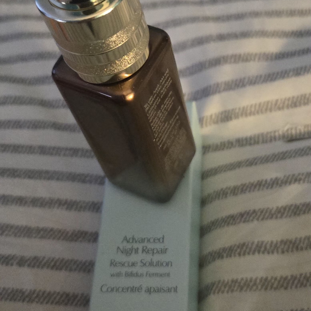 Estée Lauder Advanced Night Repair Rescue Solution - Picture 4 of 5